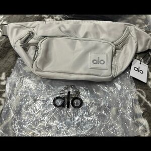 Alo Yoga Unisex Light Gray Crossbody/Belt Bag/Fanny Pack